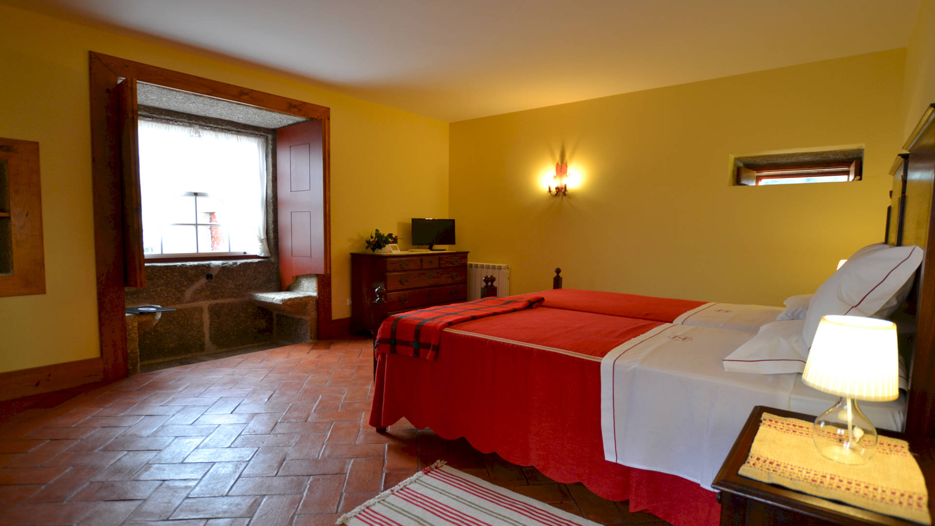 CASA DA PORTELA DE SAMPRIZ