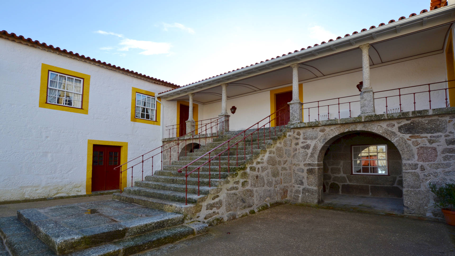 CASA DA PORTELA DE SAMPRIZ
