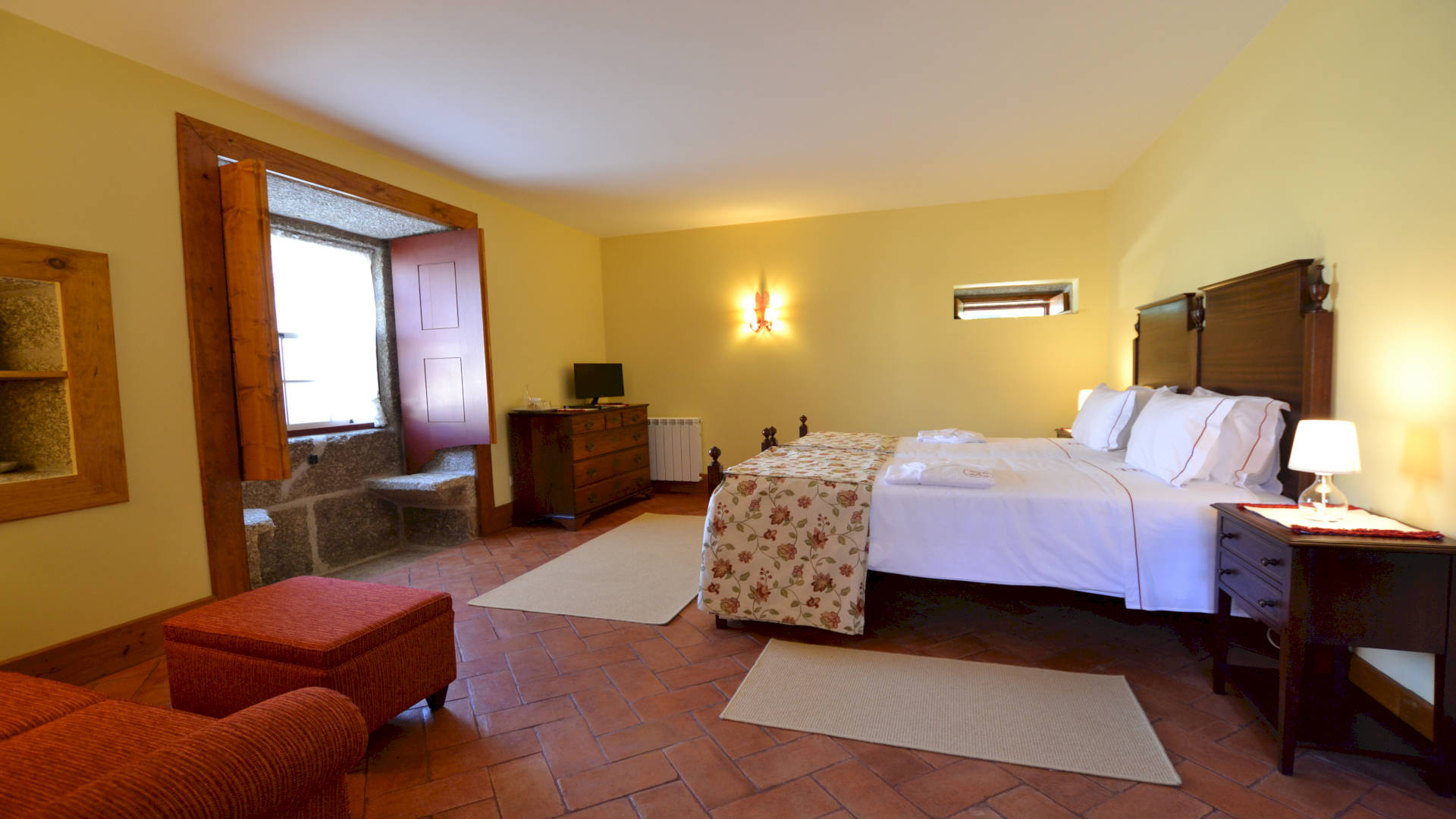 CASA DA PORTELA DE SAMPRIZ