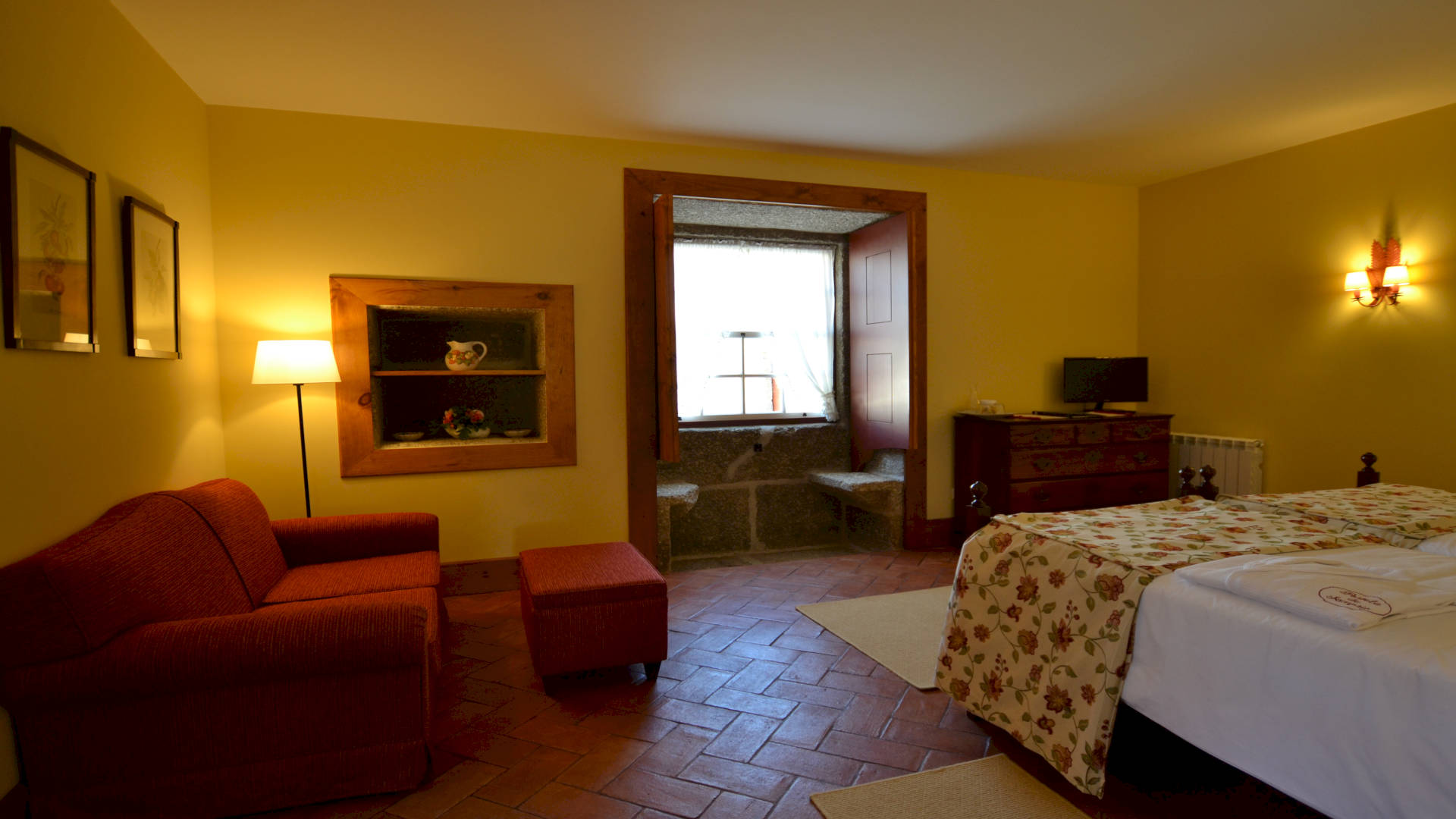 CASA DA PORTELA DE SAMPRIZ